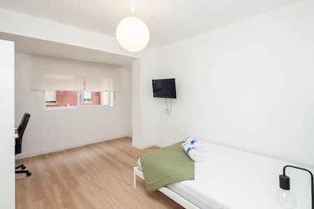 Carrer de Linares, Valencia, Valencian Community 46018 - Photo 3