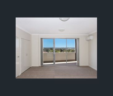 Luxurious apartment around luscious green space - Photo 4