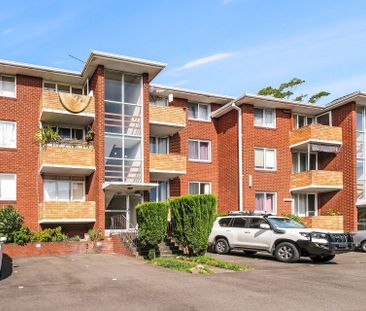 Beautifully Updated Apartment in a Quiet Boutique Block - Photo 6