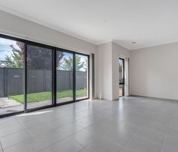 Modern Townhouse in great location! - Photo 4