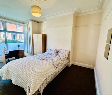 1 bedroom in a house share to rent - Photo 2