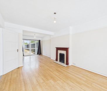 Station Crescent, Ashford, Middlesex,TW15 - Photo 2