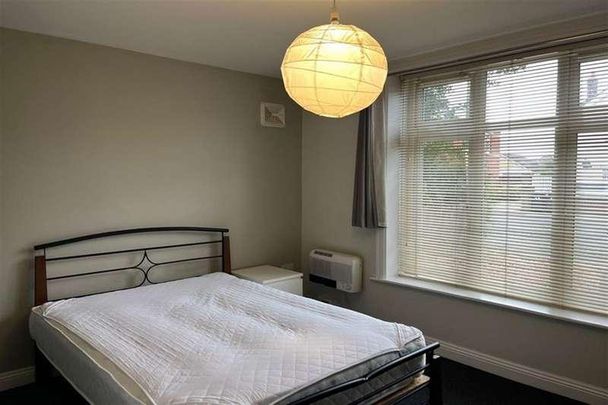 Bedroom Ground Floor Flat In Winton, BH9 - Photo 1