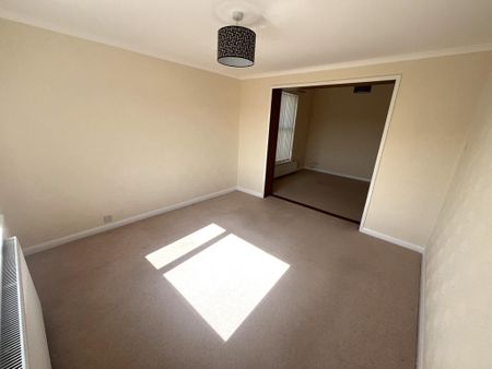 2 bedroom detached bungalow to rent - Photo 2