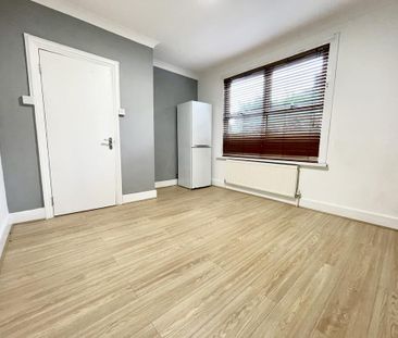 4 bedroom terraced house to rent - Photo 4