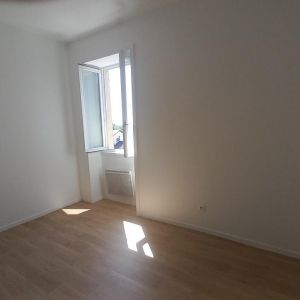 Location Appartement à ST LATTIER - Photo 1