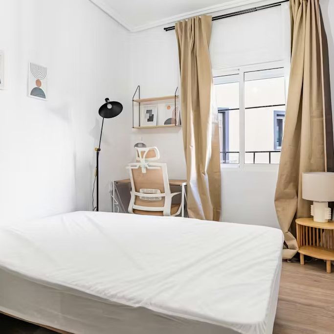 Carrer dels Sants Just i Pastor, Valencia, Valencian Community 46021 - Photo 1