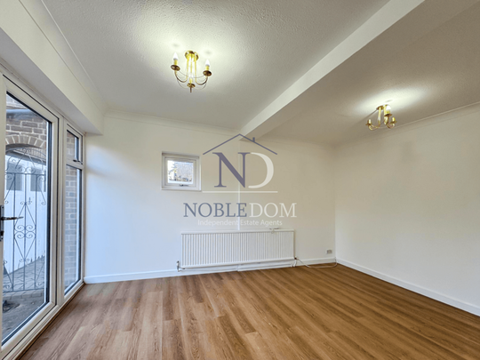 3 bedroom detached bungalow to rent - Photo 1