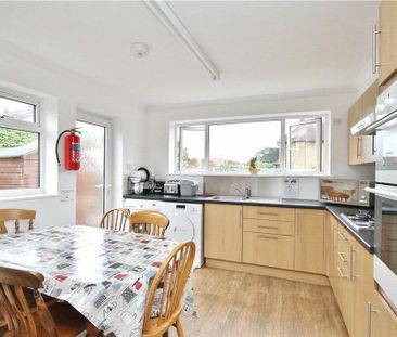 1 bedroom in a house share to rent - Photo 2