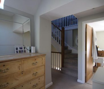 5 bedroom detached house to rent - Photo 2