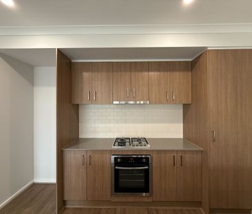 Modern 3-Bedroom Home with 2 Bathrooms and Single Garage - Photo 6