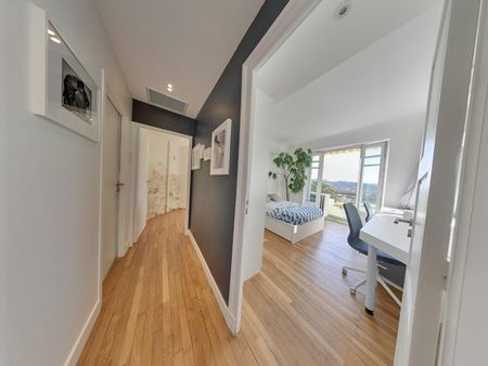 Situation privilégiée face aux Pyrénées en Hyper Centre pour ce sublime T3 meublé tout équipé avec balcons et parking privé sécurisé, - Photo 3