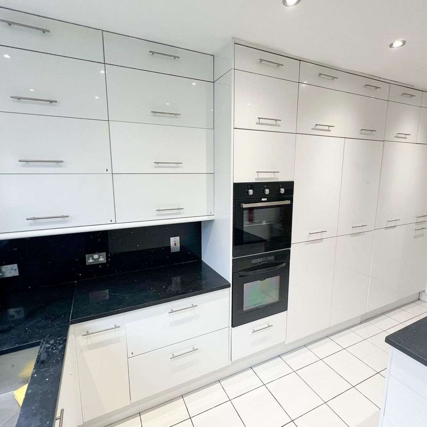 Russell Gardens 1A - Photo 1