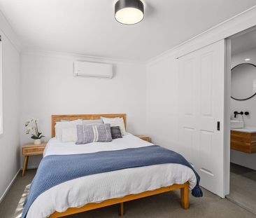 Modern Coastal Townhouse in Central Palm Beach - Photo 6