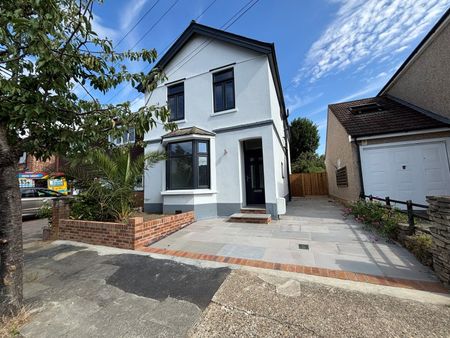 Stanley Road, Ashford - 3 bedrooms Property for lettings - Seymours - Photo 4