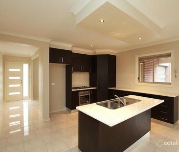 Spacious Family Home in Brookfield - Photo 3