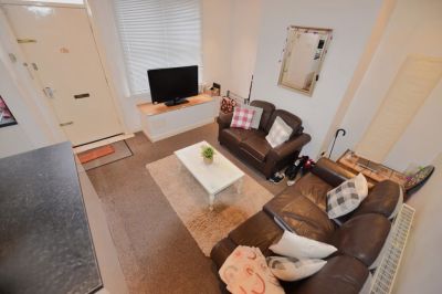 3 bedroom House in Autumn Street, Hyde Park - Photo 2