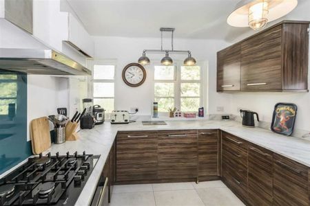 Upper Teddington Road, KT1, London - Photo 2
