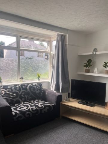 St Martins Road Room 3 - Photo 2