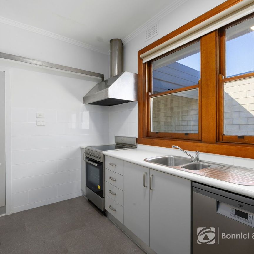 CHARMING & CENTRAL HOME - Photo 1