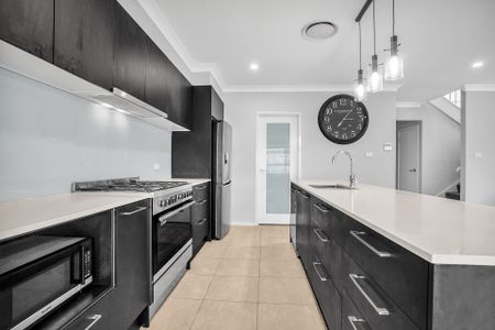 Family Home With Multiple Living Spaces! - Photo 5