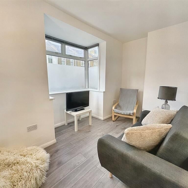 3 Bed End Terrace, White Road, E15 - Photo 1