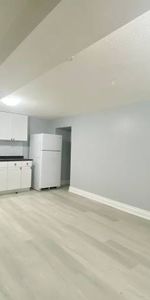 8 THORNCLIFFE AVE. # 1 - LOWER LEVEL STUDIO/ 1BATH, LAUNDRY, UTLS FREE - Photo 3