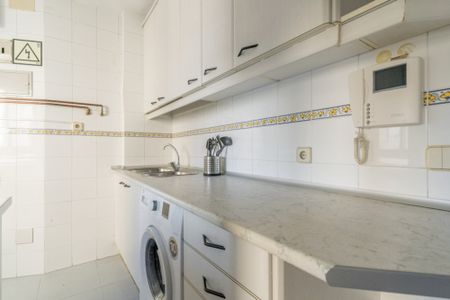 Spacious room on Avenida América with private terrace - Photo 5