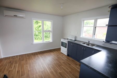 STUDENT ACCOMMODATION – THREE BEDROOM HOUSE + STUDY - Photo 4