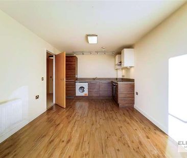 T R S Apartments, The Green, Southall, UB2 - Photo 6