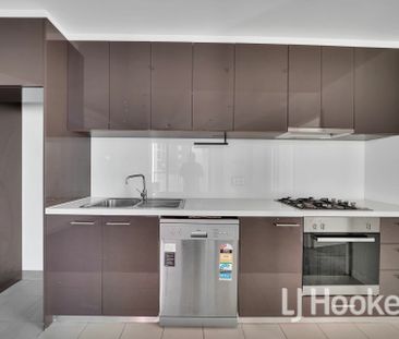 Modern & Spacious Living in the Heart of Southbank - Photo 4