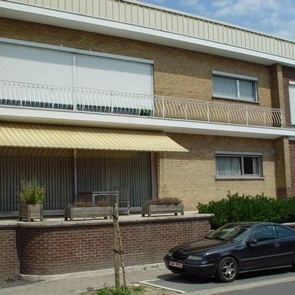 Centraal gelegen ruim appartement met 2 slaapkamers. - Photo 1