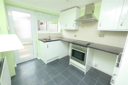 2 bedroom semi-detached house to rent - Photo 4