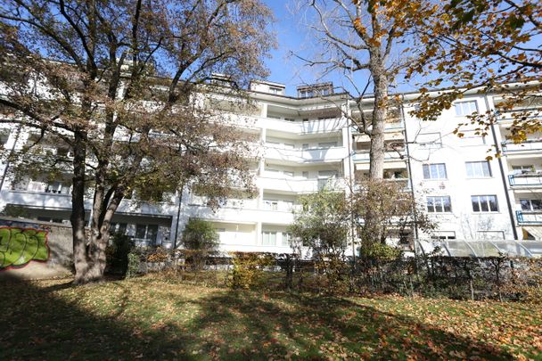 Helle 2-Zimmerwohnung in sanierter Liegenschaft mit grossem Balkon - Foto 1