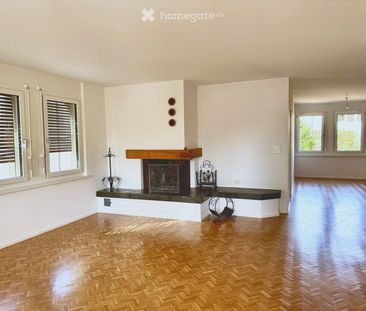 Frisch renovierte 4.5-Zimmer-Wohnung mit Cheminée, Balkon und eigen... - Photo 3