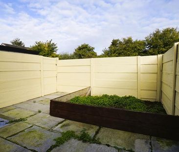 2 bedroom end of terrace house to rent - Photo 4