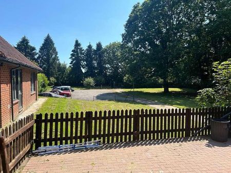 Bath Road, Knowl Hill, RG10 - Photo 3