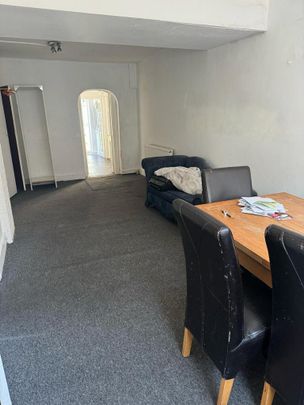 4 bedroom terraced house to rent - Photo 1