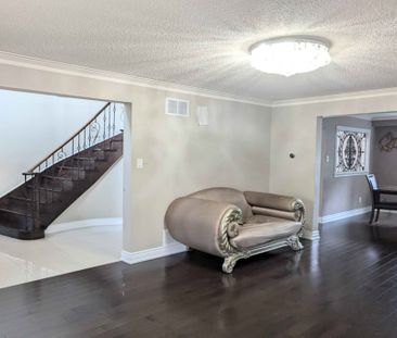 For Lease - 81 Oxford Street, Richmond Hill, Ontario - Photo 2