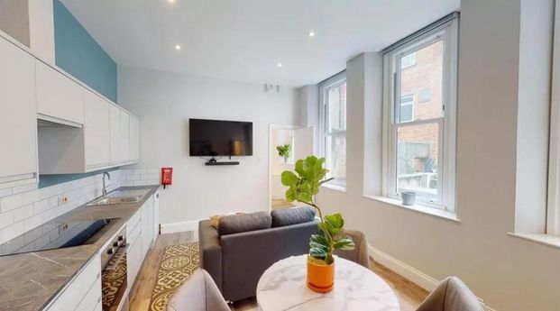 4 bedroom flat to rent - Photo 1