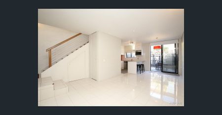 Townhouse Size, Apartment Price - Photo 3