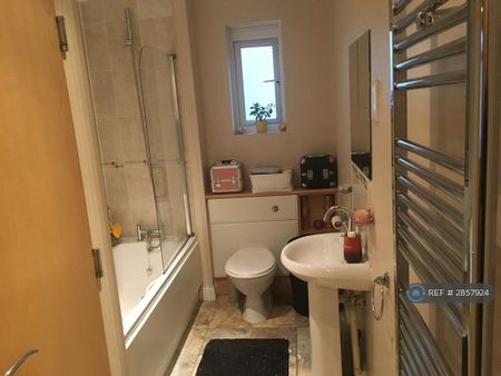2 bedroom flat to rent - Photo 5