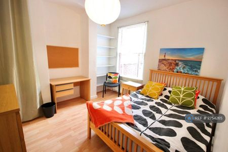 1 bedroom in a house share to rent - Photo 3