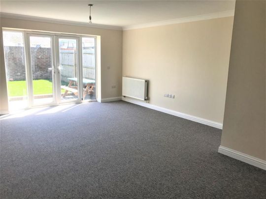 3 bedroom semi-detached house to rent - Photo 1