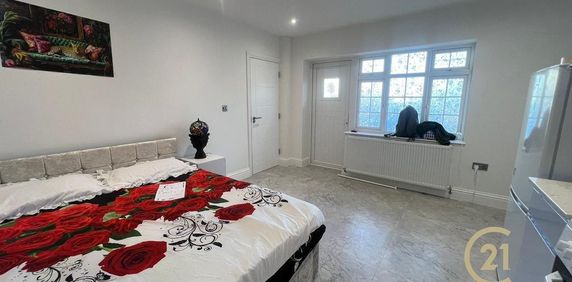 Studio to rent - Photo 2