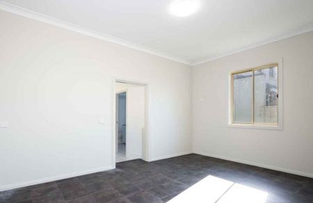 15 Iolanthe Street Campbelltown - Photo 5