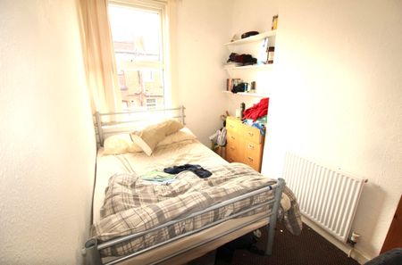 4 Bed - 7 Welton Place, Hyde Park, Leeds - LS6 1EW - Student - Photo 3