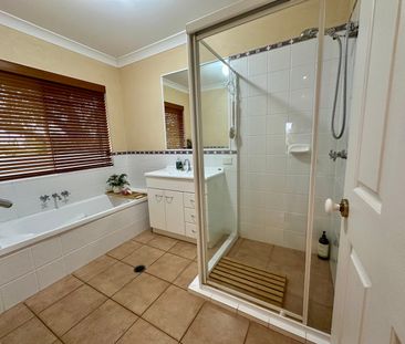 Helensvale - Photo 5