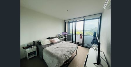 EXECUTIVE SPACIOUS TWO BEDROOM APARTMENT IN BOOMING WEST END - Photo 4