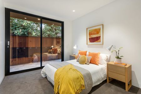 Stylish Modern Three-Bedroom Townhouse With Rooftop - Photo 5